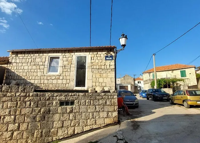 Lipa سلاتين